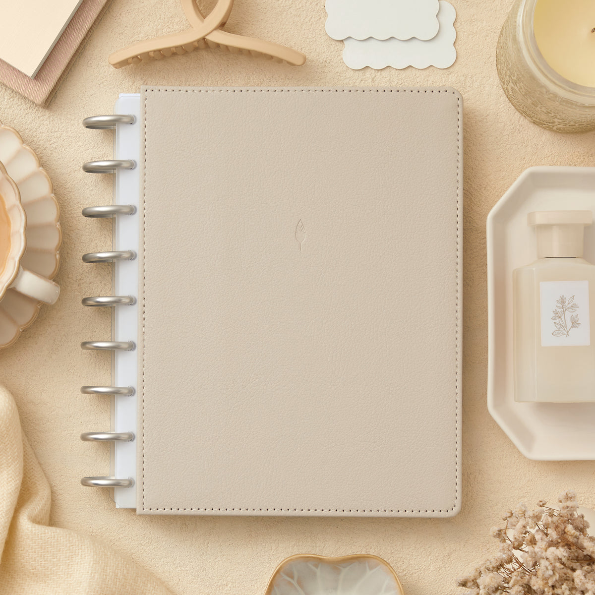 a light beige chalk grey faux leather front cover in 7x9 size with silver disc system